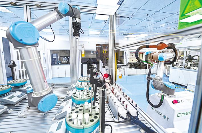 火眼金睛不下線，智能方案助新藥研發(fā) 武漢智能制造持續(xù)升級(jí)，機(jī)器人研發(fā)引領(lǐng)創(chuàng)新浪潮